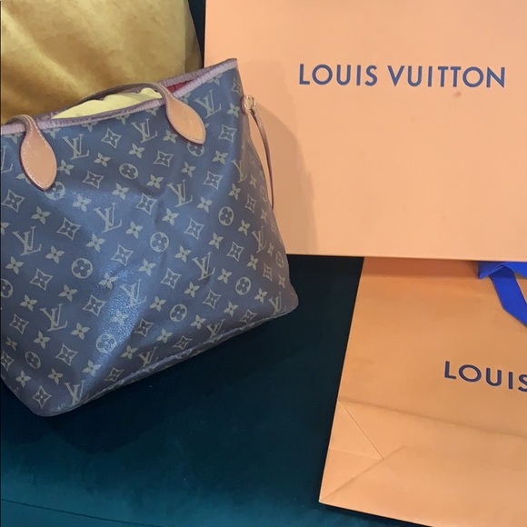 Louis Vuitton Handbags - Louis Vuitton never full bag